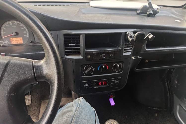 Used Wuling Zhiguang 2020 1.2L Practical Model China VI LSI Audio And AC Panel