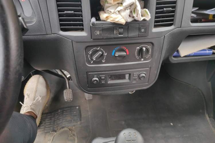 Used Wuling Zhiguang 2020 1.2L Practical Model China VI LSI Audio And AC Panel