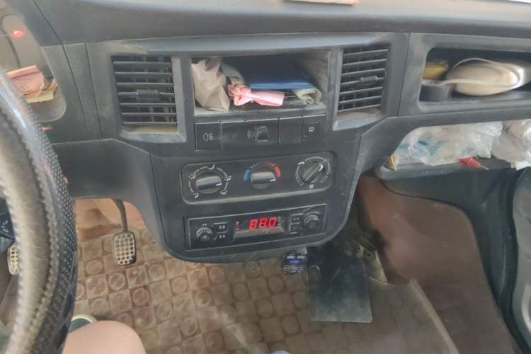 Used Wuling Zhiguang 2020 1.2L Practical Model China VI LSI Audio And AC Panel