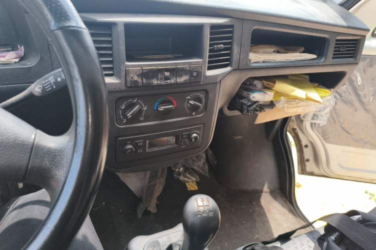 Used Wuling Zhiguang 2020 1.2L Practical Model China VI LSI Audio And AC Panel