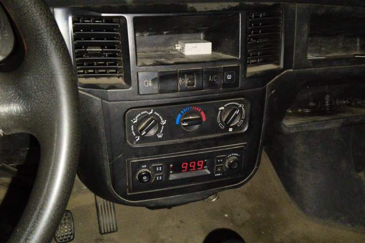 Used Wuling Zhiguang 2020 1.2L Practical Model China VI LSI Audio And AC Panel