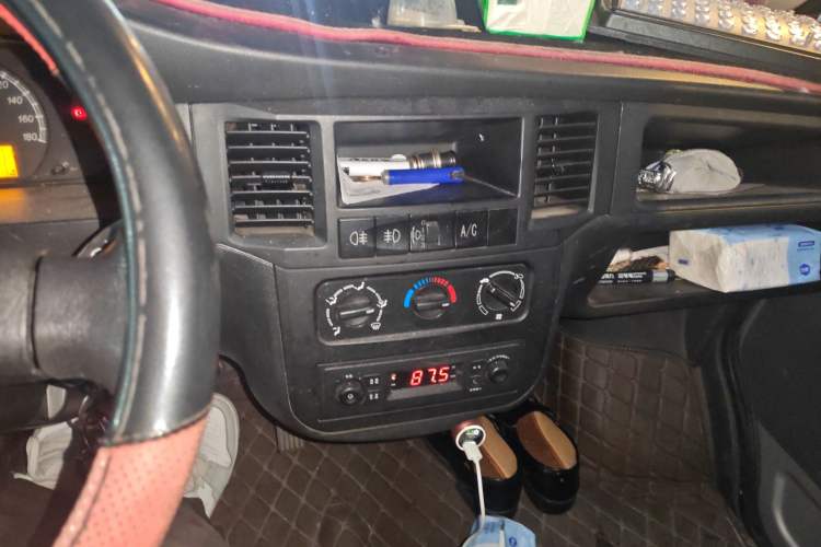 Used Wuling Zhiguang 2020 1.2L Practical Model China VI LSI Audio And AC Panel