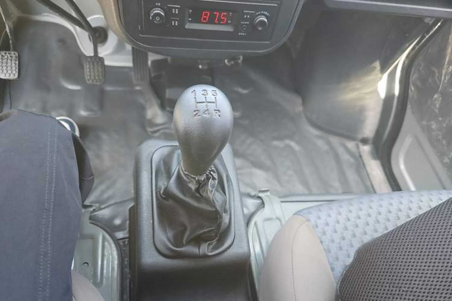 Used Wuling Zhiguang 2020 1.2L Practical Model China VI LSI Audio And AC Panel