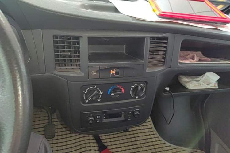 Used Wuling Zhiguang 2020 1.2L Practical Model China VI LSI Audio And AC Panel