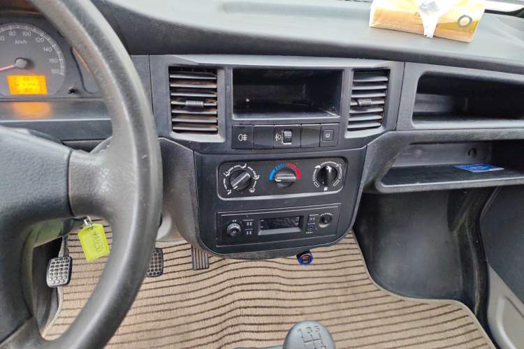 Used Wuling Zhiguang 2020 1.2L Practical Model China VI LSI Audio And AC Panel