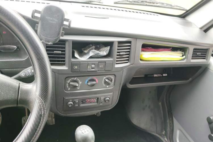 Used Wuling Zhiguang 2020 1.2L Practical Model China VI LSI Audio And AC Panel