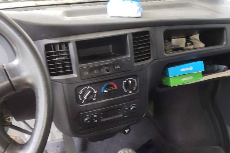 Used Wuling Zhiguang 2020 1.2L Practical Model China VI LSI Audio And AC Panel