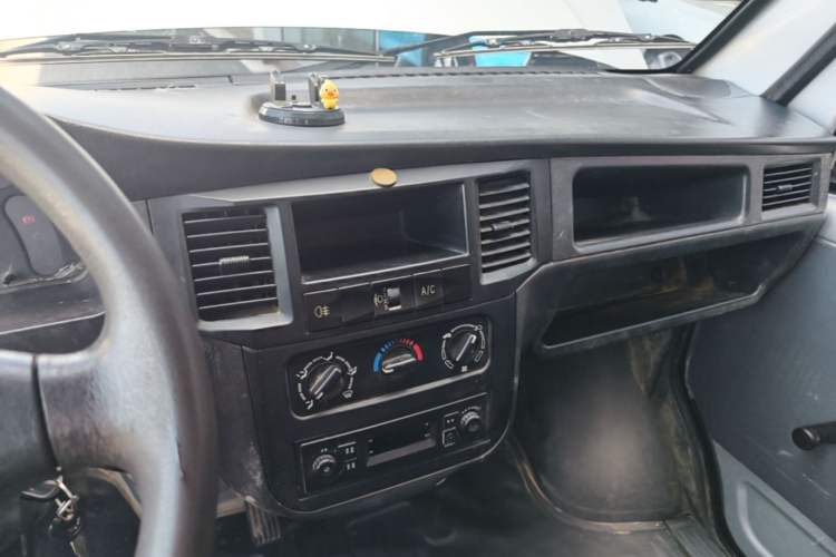 Used Wuling Zhiguang 2020 1.2L Practical Model China VI LSI Audio And AC Panel
