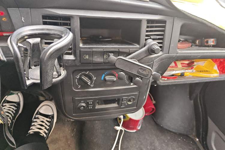 Used Wuling Zhiguang 2020 1.2L Practical Model China VI LSI Audio And AC Panel
