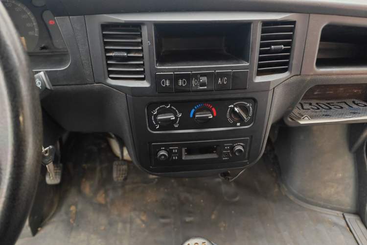 Used Wuling Zhiguang 2020 1.2L Practical Model China VI LSI Audio And AC Panel