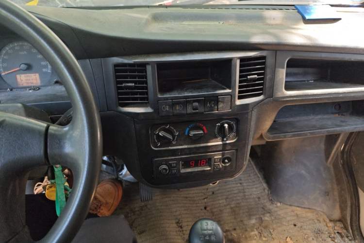 Used Wuling Zhiguang 2020 1.2L Practical Model China VI LSI Audio And AC Panel