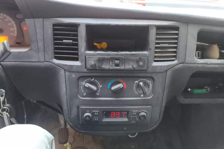 Used Wuling Zhiguang 2020 1.2L Practical Model China VI LSI Audio And AC Panel