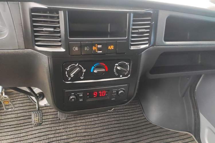 Used Wuling Zhiguang 2020 1.2L Van Utility Model China VI Emission Standard 2 Seats LSI Audio And AC Panel