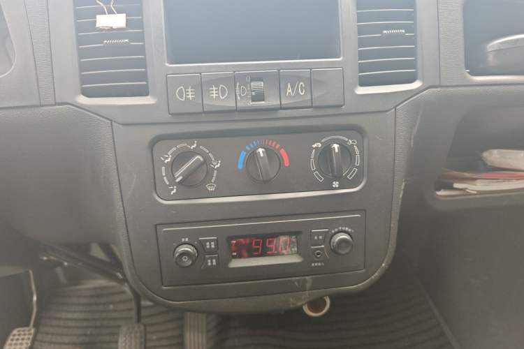 Used Wuling Zhiguang 2020 1.2L Van Utility Model China VI Emission Standard 2 Seats LSI Audio And AC Panel
