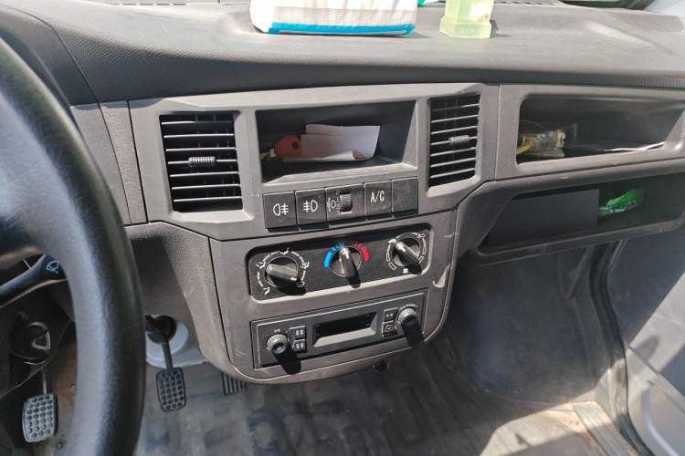 Used Wuling Zhiguang 2020 1.2L Van Utility Model China VI Emission Standard 2 Seats LSI Audio And AC Panel