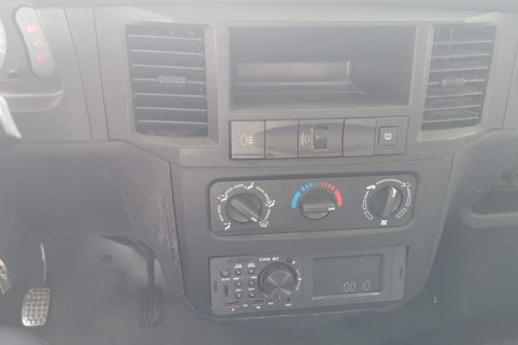 Used Wuling Zhiguang 2020 1.2L Practical Model China VI LSI Audio And AC Panel