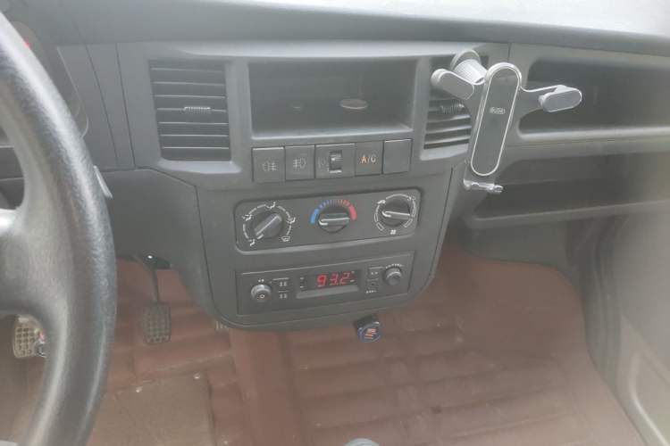 Used Wuling Zhiguang 2020 1.2L Van Utility Model China VI Emission Standard 2 Seats LSI Audio And AC Panel