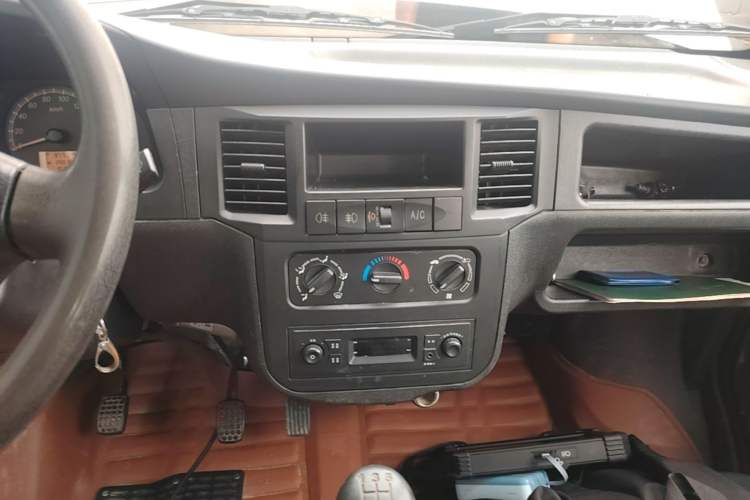 Used Wuling Zhiguang 2020 1.2L Practical Model China VI LSI Audio And AC Panel