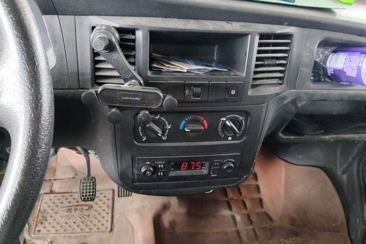 Used Wuling Zhiguang 2020 1.2L Practical Model China VI LSI Audio And AC Panel