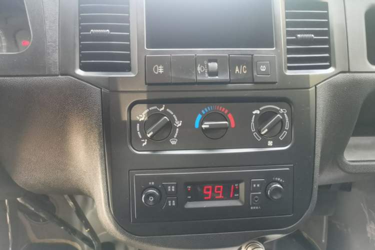 Used Wuling Zhiguang 2020 1.2L Practical Model China VI LSI Audio And AC Panel