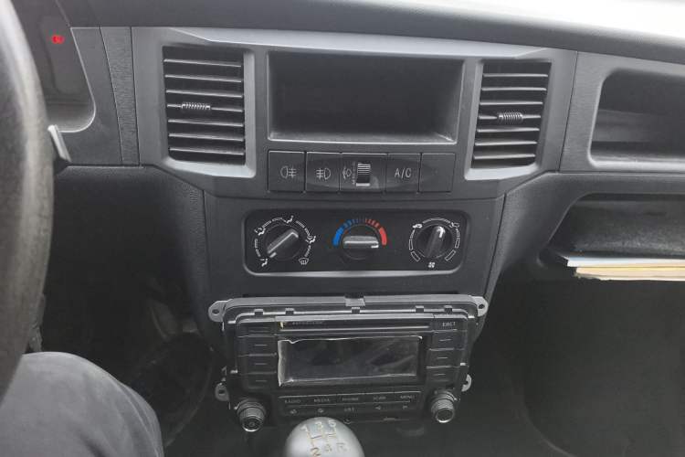 Used Wuling Zhiguang 2020 1.2L Van Utility Model China VI Emission Standard 2 Seats LSI Audio And AC Panel