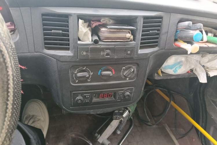 Used Wuling Zhiguang 2020 1.2L Practical Model China VI LSI Audio And AC Panel