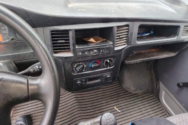 Used Wuling Zhiguang 2020 1.2L Practical Model China VI LSI Audio And AC Panel