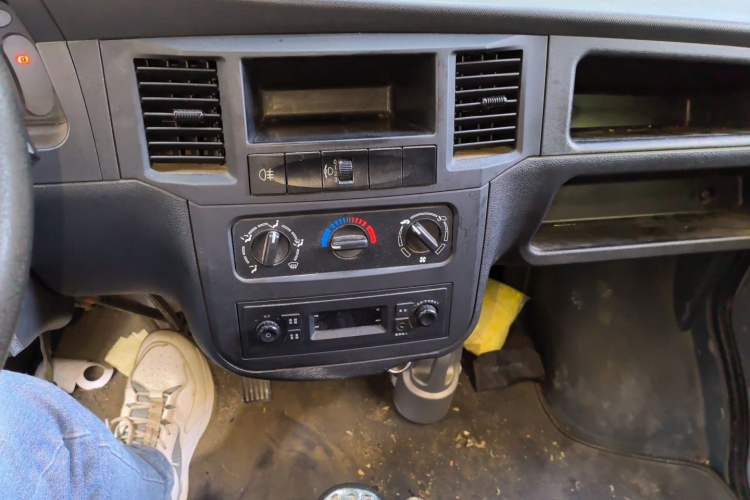 Used Wuling Zhiguang 2020 1.2L Van Utility Model China VI Emission Standard 2 Seats LSI Audio And AC Panel