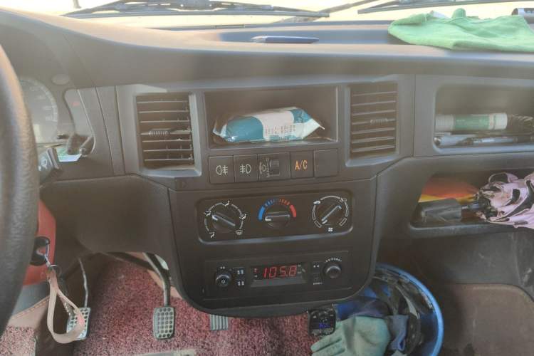 Used Wuling Zhiguang 2020 1.2L Practical Model China VI LSI Audio And AC Panel
