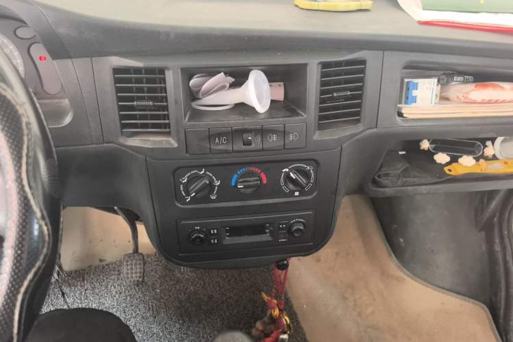 Used Wuling Zhiguang 2020 1.2L Practical Model China VI LSI Audio And AC Panel