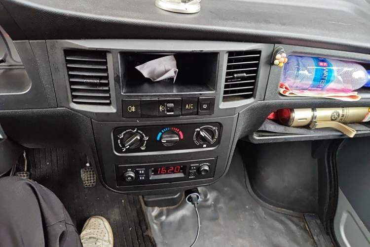 Used Wuling Zhiguang 2020 1.2L Practical Model China VI LSI Audio And AC Panel
