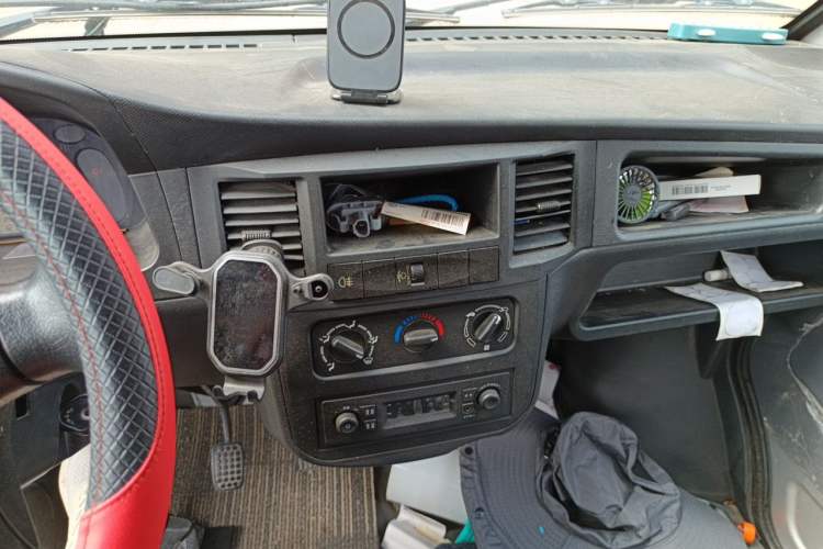 Used Wuling Zhiguang 2020 1.2L Van Utility Model China VI Emission Standard 2 Seats LSI Audio And AC Panel