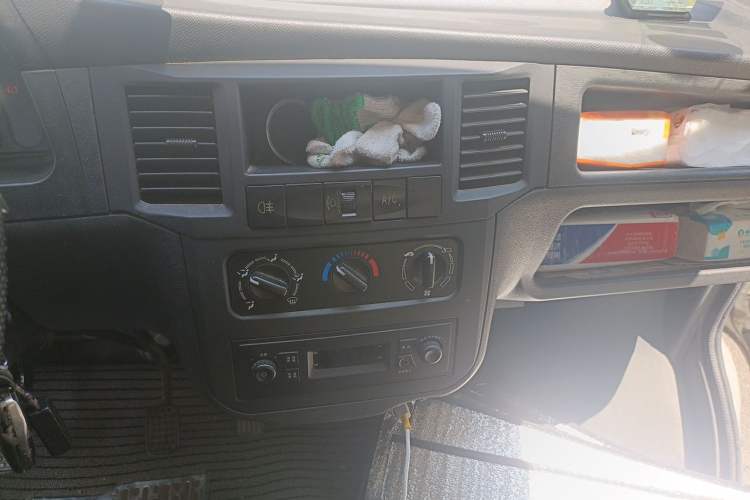 Used Wuling Zhiguang 2020 1.2L Practical Model China VI LSI Audio And AC Panel