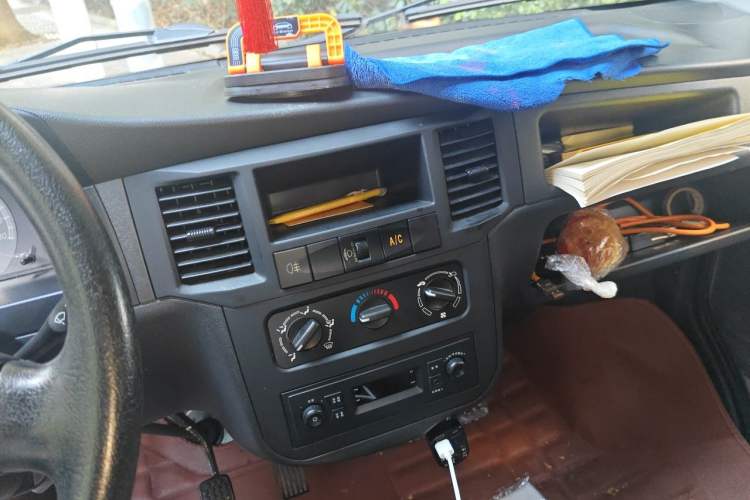 Used Wuling Zhiguang 2020 1.2L Practical Model China VI LSI Audio And AC Panel