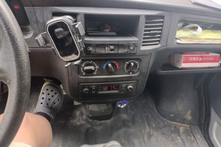 Used Wuling Zhiguang 2020 1.2L Practical Model China VI LSI Audio And AC Panel