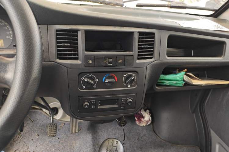 Used Wuling Zhiguang 2020 1.2L Practical Model China VI LSI Audio And AC Panel