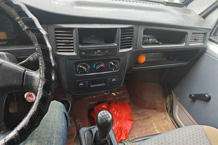 Used Wuling Zhiguang 2020 1.2L Practical Model China VI LSI Audio And AC Panel