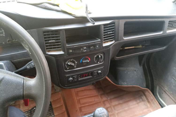 Used Wuling Zhiguang 2020 1.2L Practical Model China VI LSI Audio And AC Panel