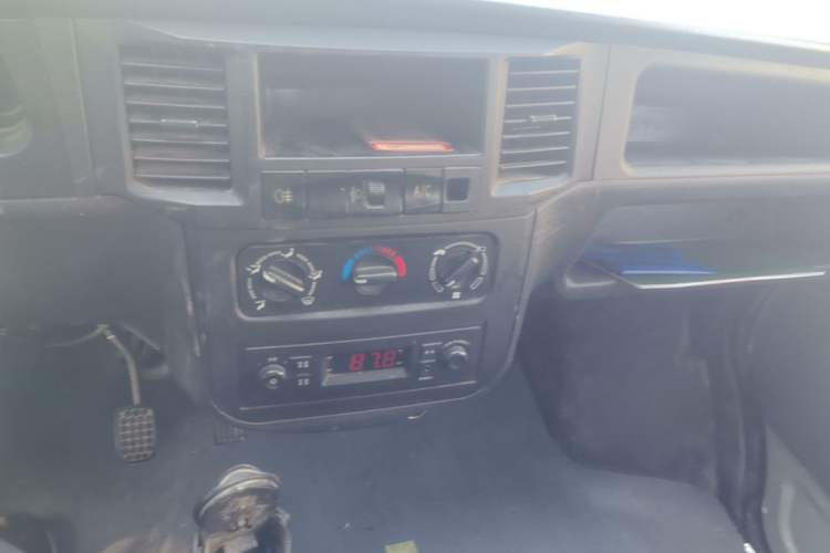 Used Wuling Zhiguang 2020 1.2L Practical Model China VI LSI Audio And AC Panel