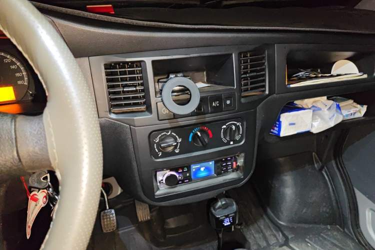 Used Wuling Zhiguang 2020 1.2L Practical Model China VI LSI Audio And AC Panel