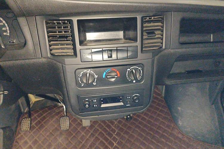 Used Wuling Zhiguang 2020 1.2L Van Utility Model China VI Emission Standard 2 Seats LSI Audio And AC Panel
