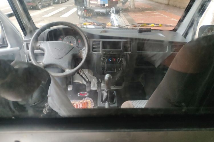 Used Wuling Zhiguang 2020 1.2L Van Utility Model China VI Emission Standard 2 Seats LSI Center Console