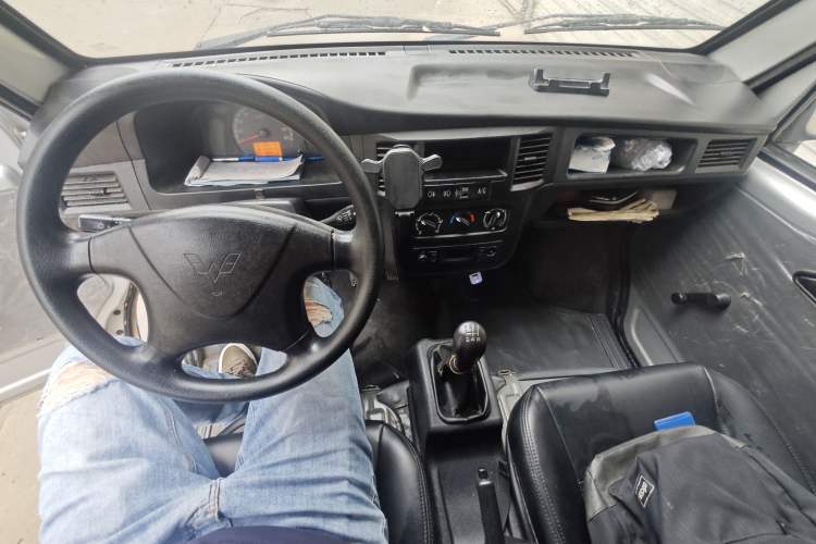 Used Wuling Zhiguang 2020 1.2L Practical Model China VI LSI Center Console