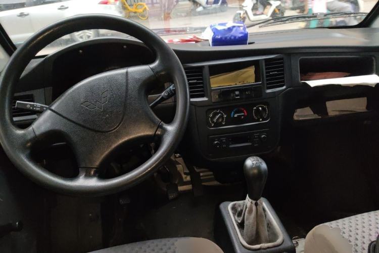 Used Wuling Zhiguang 2020 1.2L Practical Model China VI LSI Center Console
