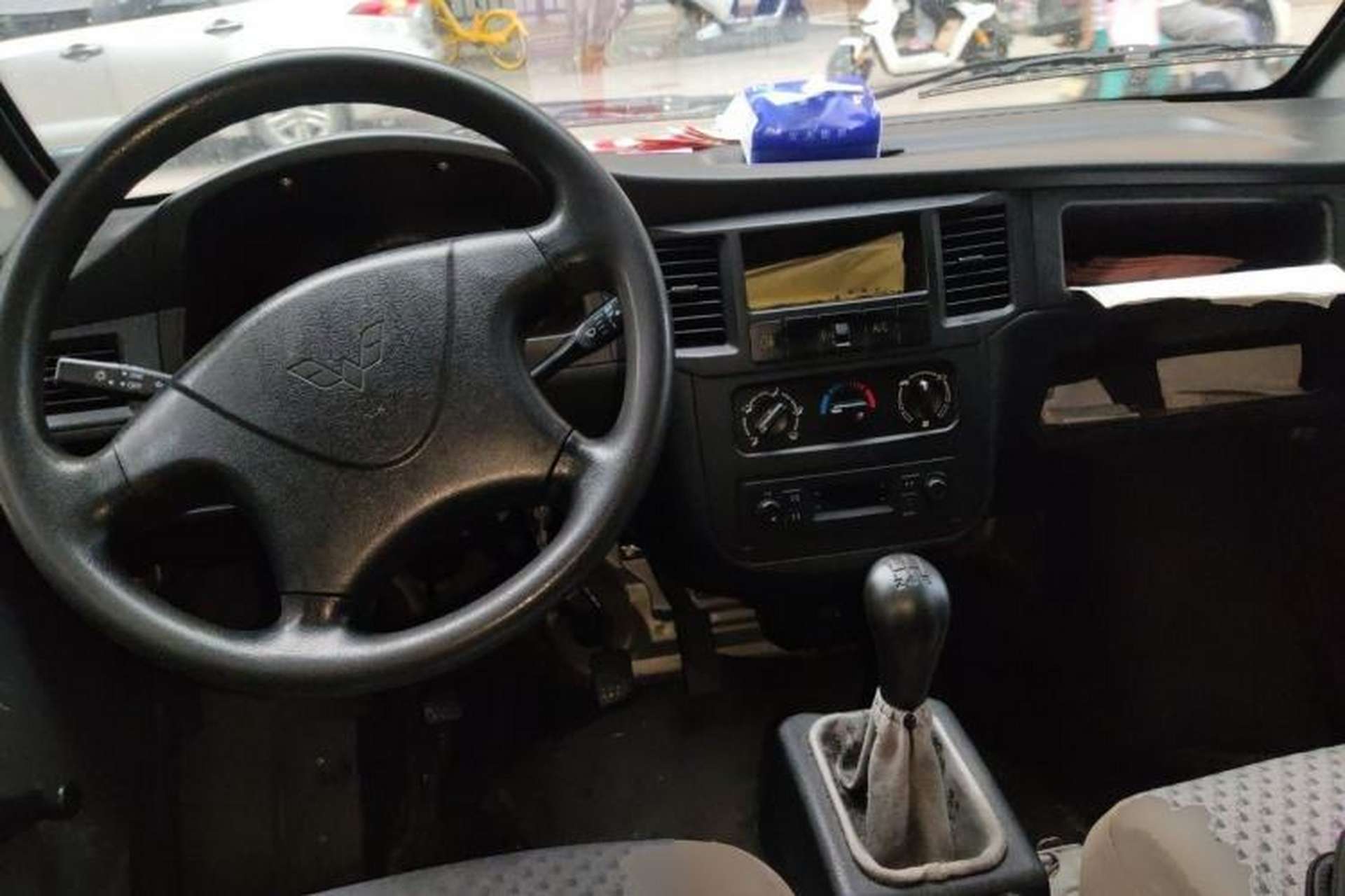 Used Wuling Zhiguang 2020 1.2L Practical Model China VI LSI Center Console