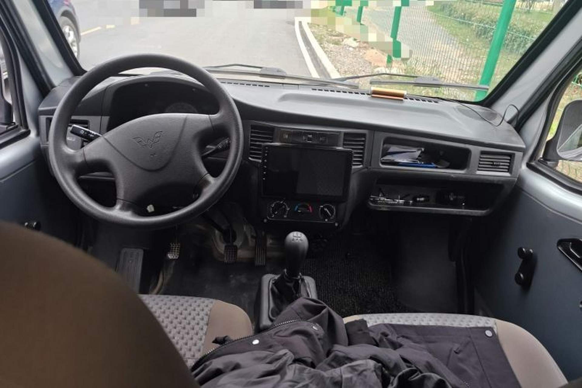Used Wuling Zhiguang 2020 1.2L Van Utility Model China VI Emission Standard 5-Seater LSI Center Console