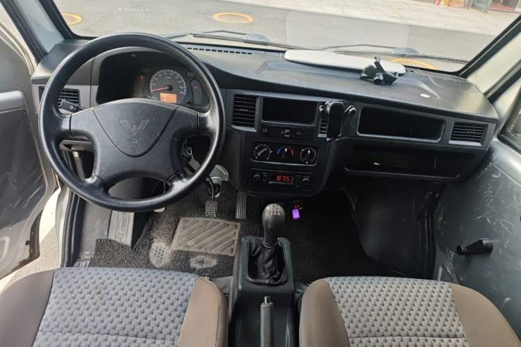 Used Wuling Zhiguang 2020 1.2L Practical Model China VI LSI Center Console