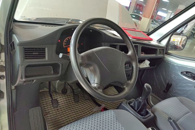 Used Wuling Zhiguang 2020 1.2L Practical Model China VI LSI Center Console