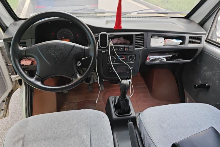 Used Wuling Zhiguang 2020 1.2L Practical Model China VI LSI Center Console