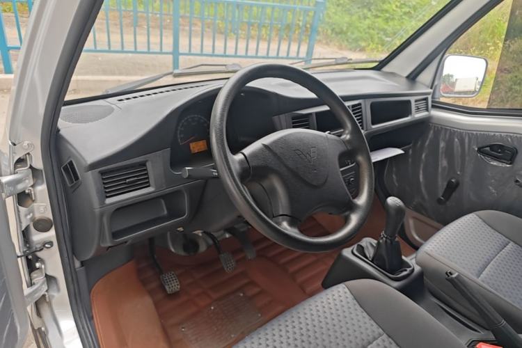 Used Wuling Zhiguang 2020 1.2L Van Utility Model China VI Emission Standard 2 Seats LSI Center Console